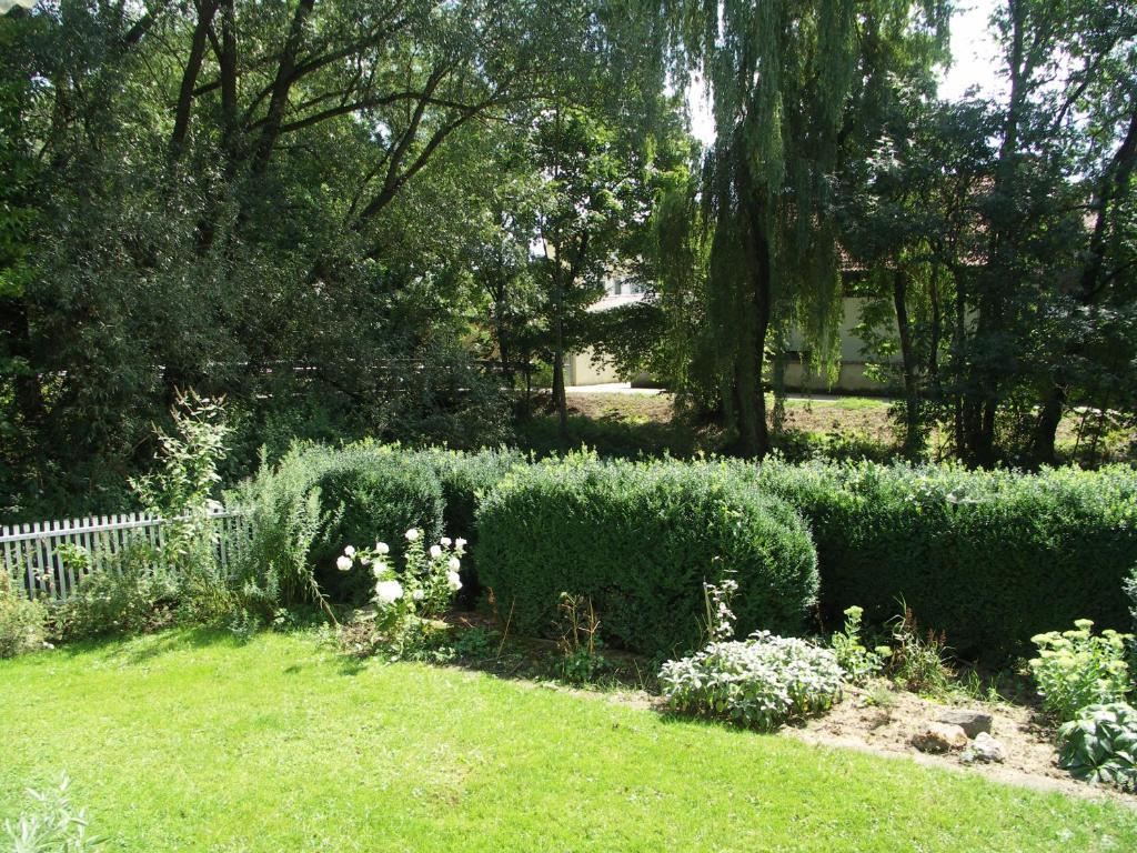 Haus Am Bach - Gemutliche Fruhstuckspension Allershausen Exteriér fotografie